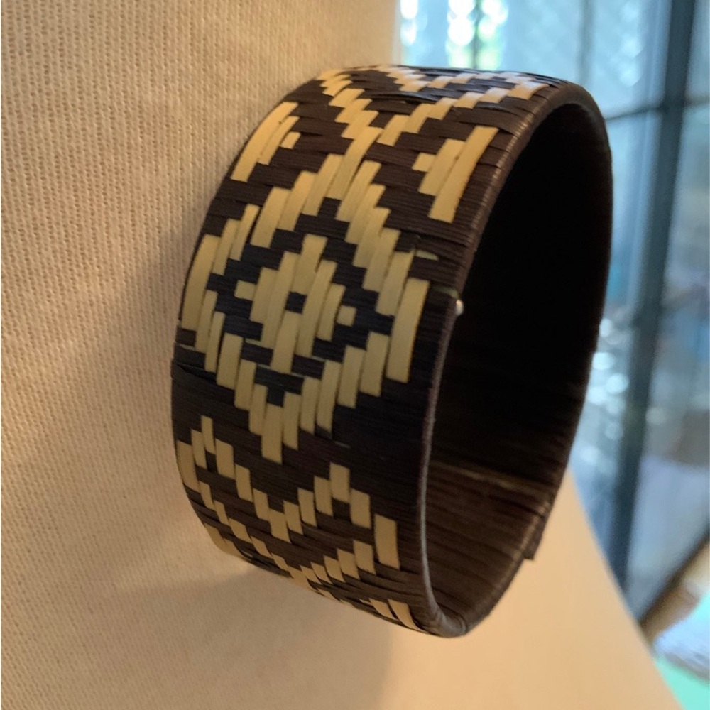 6 Bracelets
